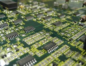 En muchas aplicaciones industriales y científicas, las placas de circuitos de interfaz de termopar desempeñan un papel fundamental en la medición precisa de la temperatura en condiciones adversas y dinámicas. Estas placas de circuitos impresos (PCB) están diseñadas específicamente para amplificar, filtrar y acondicionar las delicadas señales generadas por los termopares, garantizando la adquisición y el control precisos de datos. A medida que la tecnología evoluciona, la demanda de ingeniería inversa de placas de circuitos de interfaz de termopar ha aumentado, especialmente cuando los diseños originales quedan obsoletos o cuando se requieren modificaciones para adaptarse a nuevos sistemas.