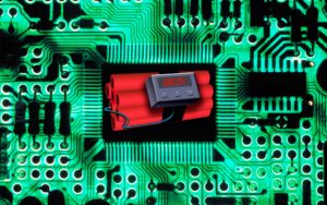 Cómo aplicar ingeniería inversa a una PCB antiataques de circuitos La ingeniería inversa de una PCB tan crítica para la seguridad es muy compleja y suele realizarse con fines de investigación o pruebas de penetración. Así es como los profesionales pueden abordarlo: 1. Inspección visual e imágenes Utilice escaneo óptico de alta resolución o imágenes de rayos X para visualizar el apilamiento de capas Identifique estructuras, mallas de tierra y enrutamiento inusual diseñado para la detección de manipulaciones Busque mallas metálicas o trazas de sensores incrustadas en las capas superiores de la PCB 2. Eliminación destructiva de capas Lije cuidadosamente o elimine químicamente las capas para recrear los archivos Gerber Tome fotos en cada paso para reconstruir el plano de diseño y la lista de conexiones Identifique y catalogue los componentes para una lista de materiales